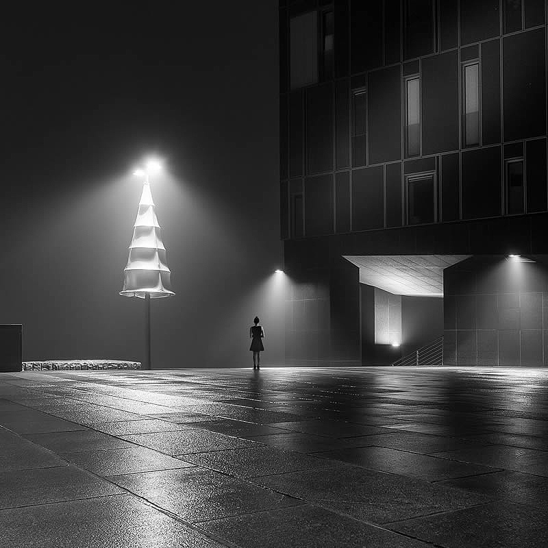 Standing alone under the city lights of Hamburg