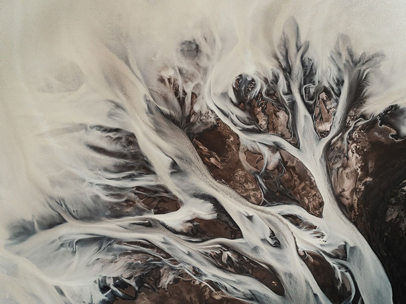 Aerial photo of water streams in Iceland; Photo source: 121clicks.com; Photographer: Tom Hagen