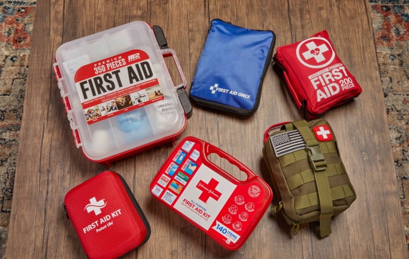 Differe brands of first aid bags; Photo source: digikala.com. Photographer: Unknown