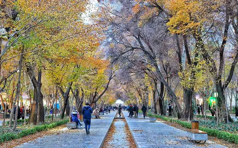 Chaharbagh Abbasi in autumn, photo source: Google Map, photographer: Mahnaz Khalilian
