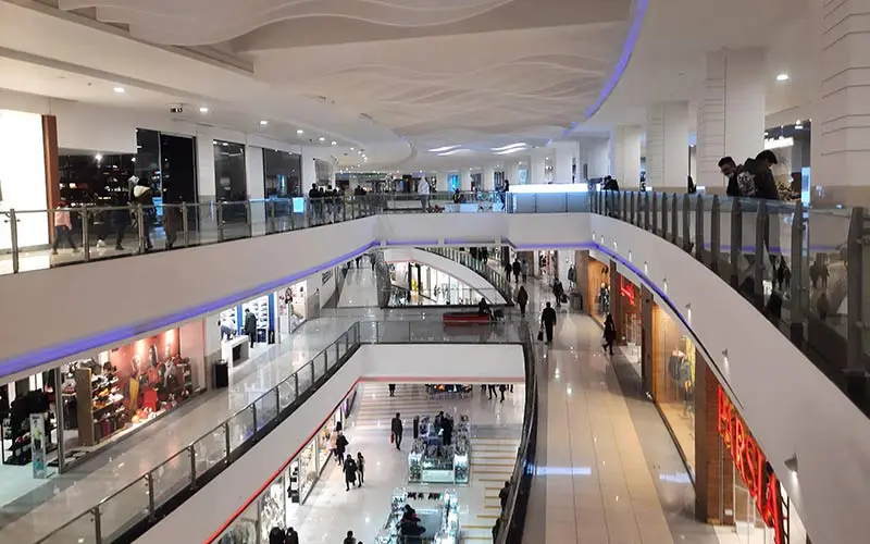 The ierior of Isfahan City Ceer shopping ceer, photo source: Google Map, photographer: Sadra Bz