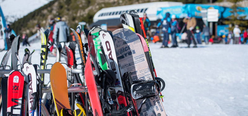 Snowboard real at ski resorts; Photo source: tokyocheapo.com; Photographer: Unknown