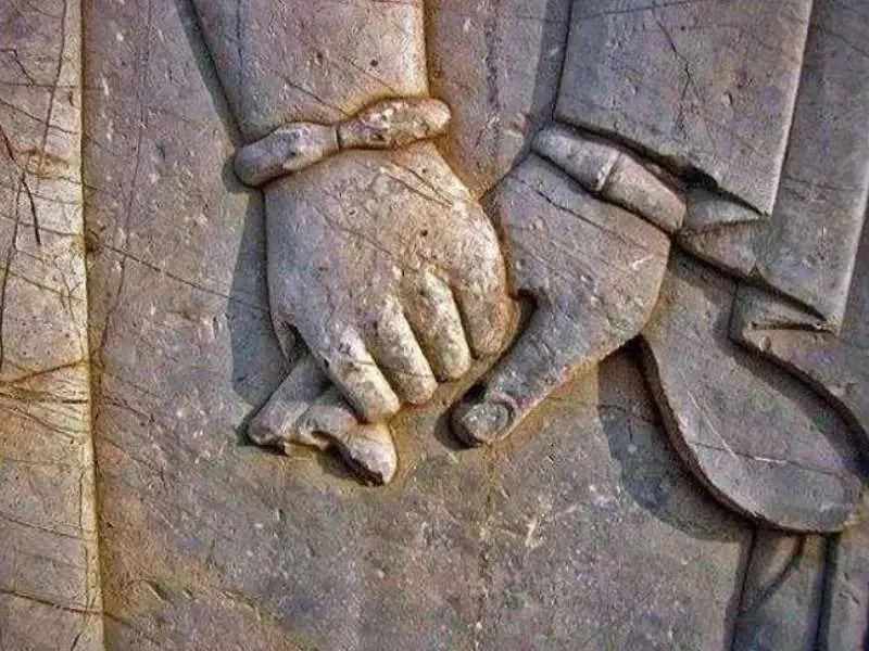 A petroglyph in Persepolis, photo source: matinabad.com, photographer: unknown