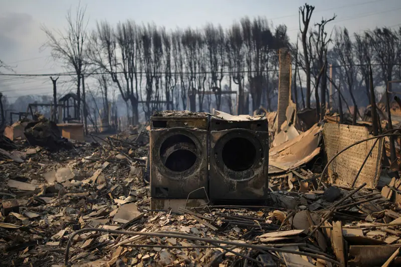 The washing machine burned in the Los Angeles fire; Photo source: Reuters; Photographer: Daniel Cole