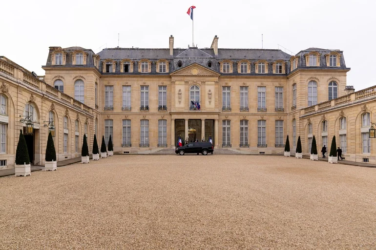 Map and architecture of the Elysee Palace