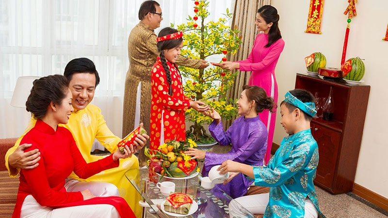Family meeting and dinner on New Year's Eve