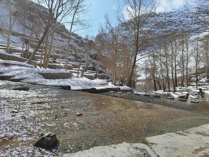 Semiram waterfall river on a snowy day; Photo source: Google Maps, photographer: Mohtaba Allami