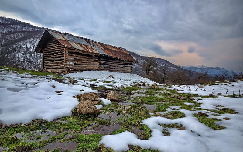 Cottage and snow field in Filband village; Photo source: Google Maps, photographer: Ahmadreza Safarnia