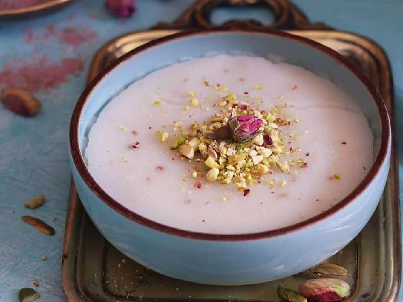 Porridge decorated with roses, photo source: blog.okcs.com, photographer: unknown