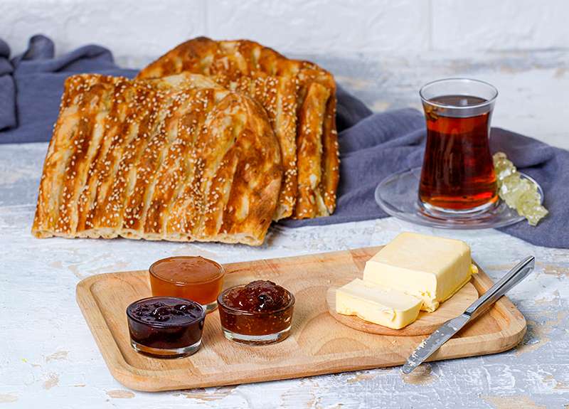 Iranian butter and jams and Berber bread, photo source: statics.hesetazegi.com, photographer: unknown