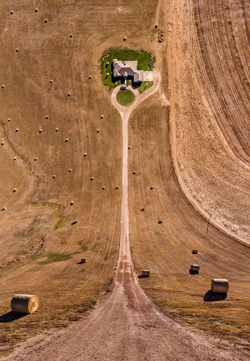 A panoramic photo of a structure in the middle of the plain