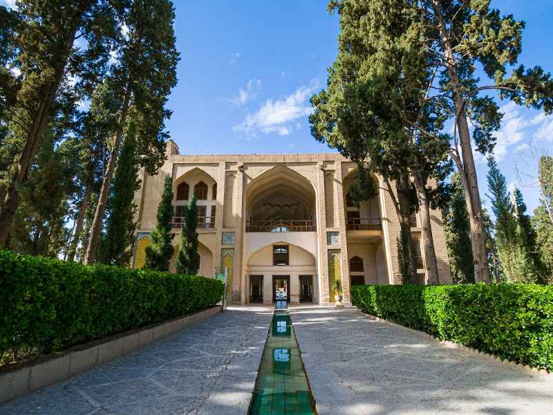 Fin Kashan garden in spring, photo source: Google Map, photographer: Siamak ALM