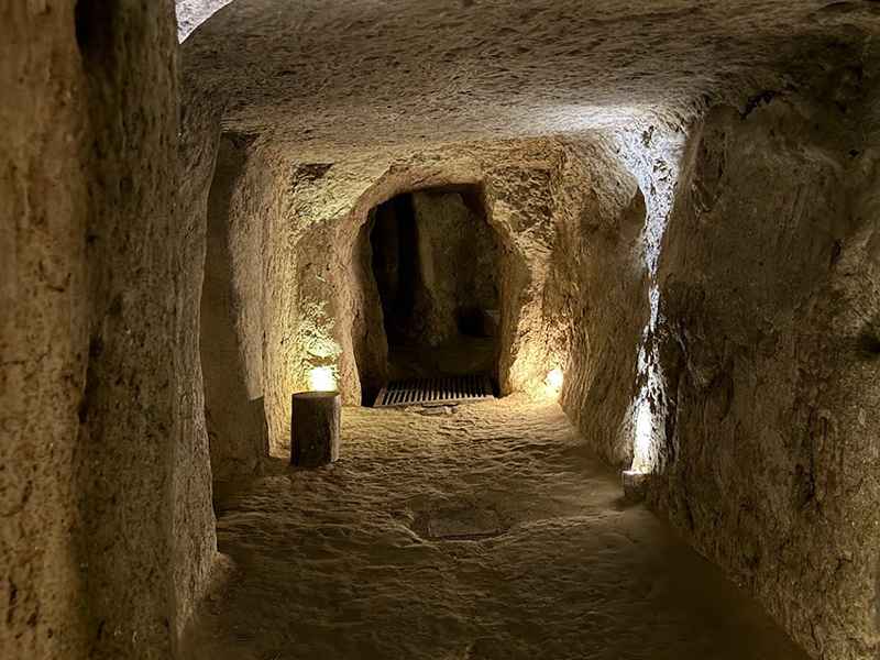 The ierior of the underground city of Nooshabad, Kashan, photo source: Google Maps, photographer: Bruna SS