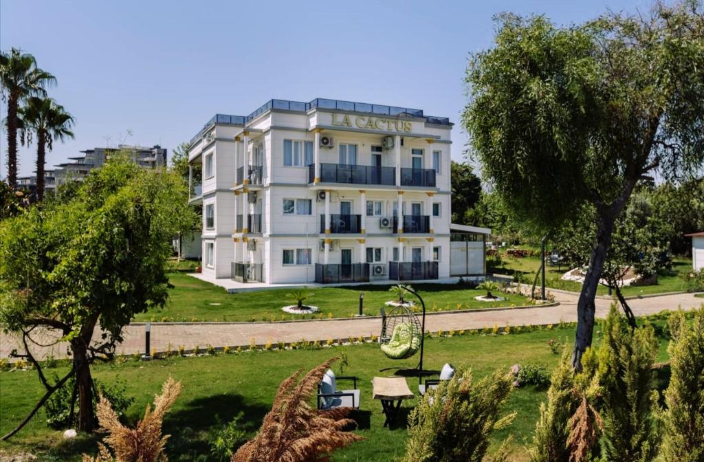 Cactus Hotel