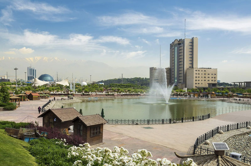 water and fire park lake and fouain; Photo Source: Apochi, Photographer: Unknown