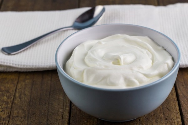 Is yogurt good for colds or sore throat in children?