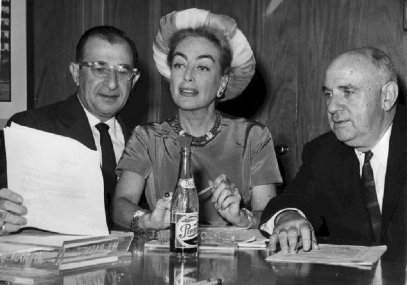 Joanan Crafford and Alfred Steel; Photo Source: Logomyway site; Photographer: Anonymous