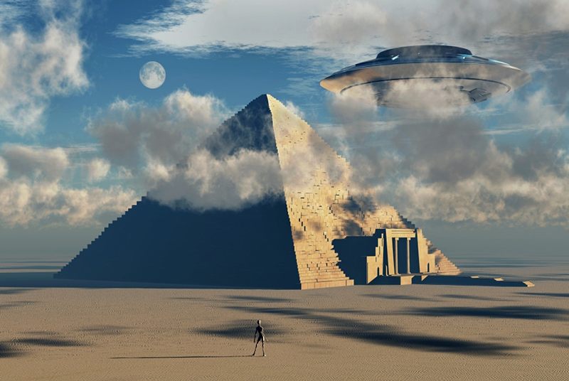 Egyptian Pyramids and Space Man, Photo Source: Posterazzi.com, Picturer: Unknown