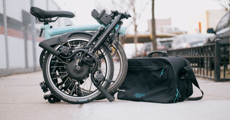 folding bike with bag; Photo source: xvkdfashion.shop site. Photographer: Unknown
