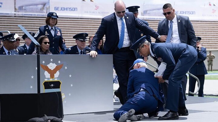 last landing; The end of Biden's gaffes on the steps of