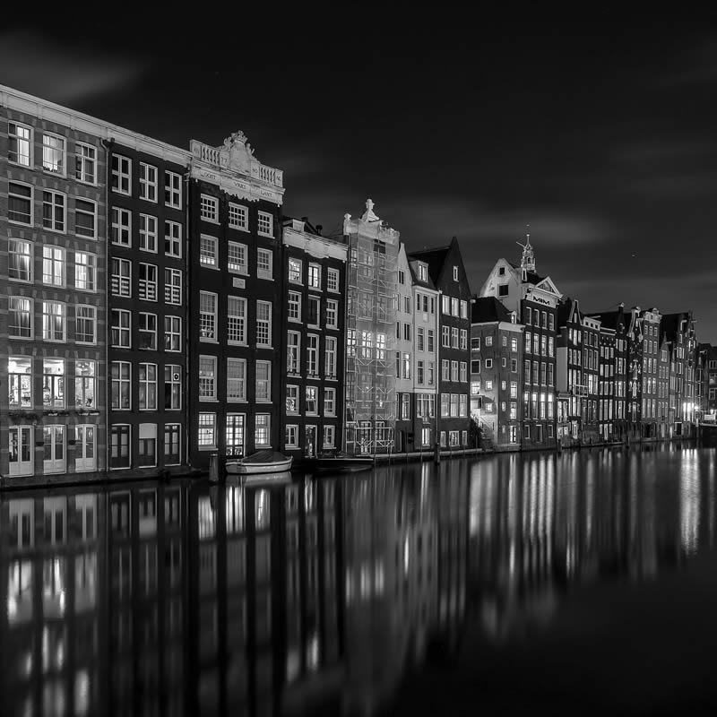 Black and white photo of buildings in Hamburg