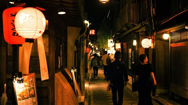 Surfing the historic alley of Pochao