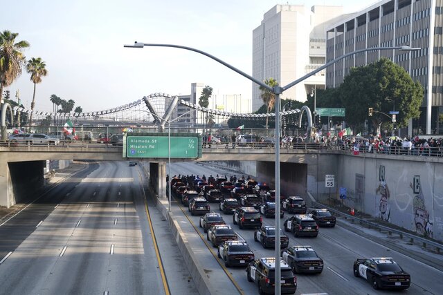 Widespread march of protesters in the US against the dismissal of immigras