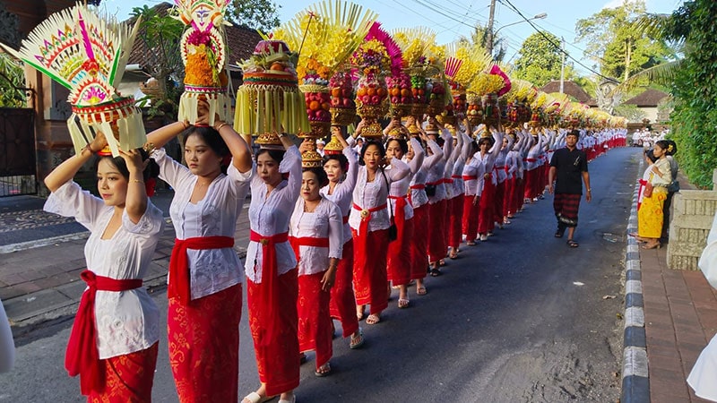 Bali occasions: Galongan and Kuningan (Galungan and Kuningan)