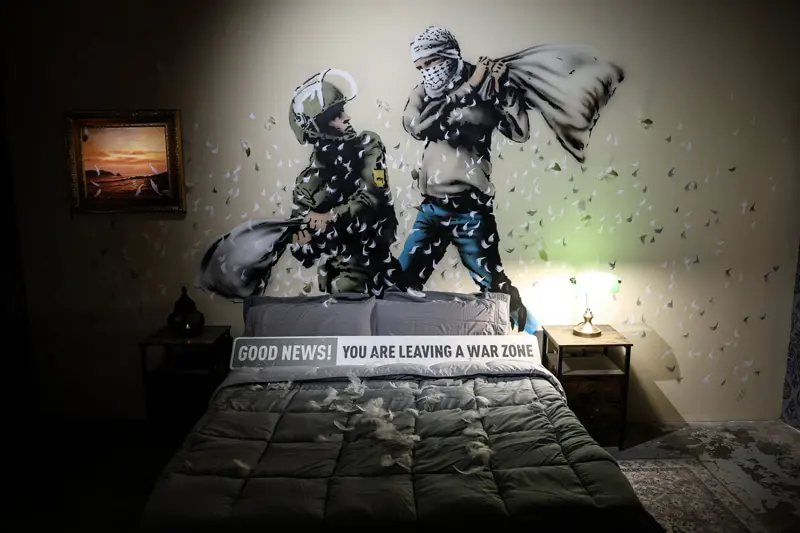 Paiing the war of the pillows; Banksy's effect