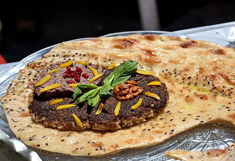Isfahan Bryani with Sangak Bread, Photo Source: Namnak.com, Photographer: Unknown