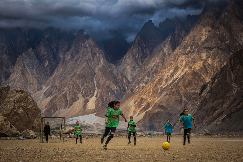 Girl's footballers at the foothills; Photographer: Priska Seisenbacher from <a href=