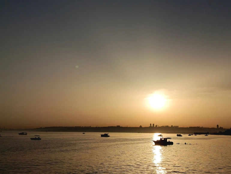 Istanbul's Floria Coast; Surprising Sunshine Sunshine 11 Floria Beach