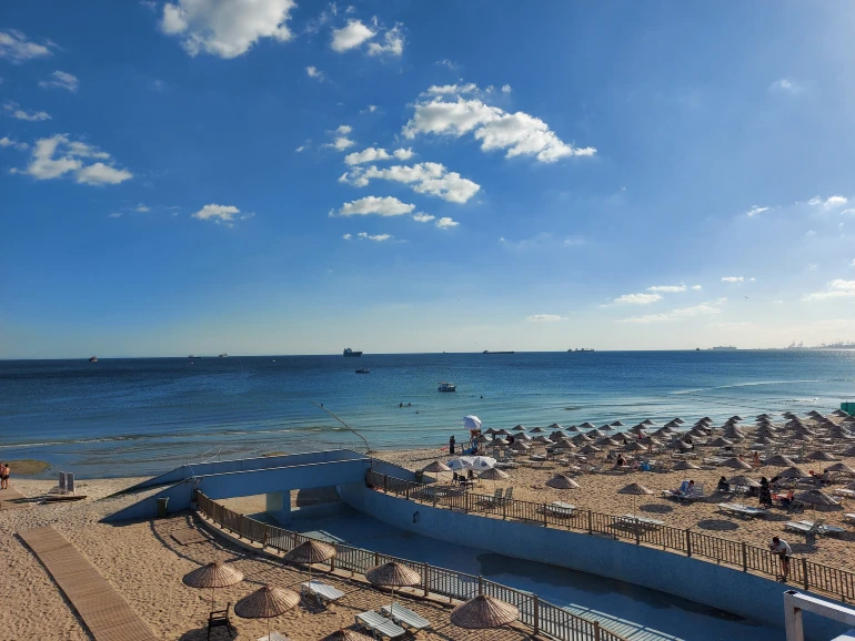 Istanbul's Floria Coast; Sunshine Sunshine 10 The best time to visit the Floria Beach