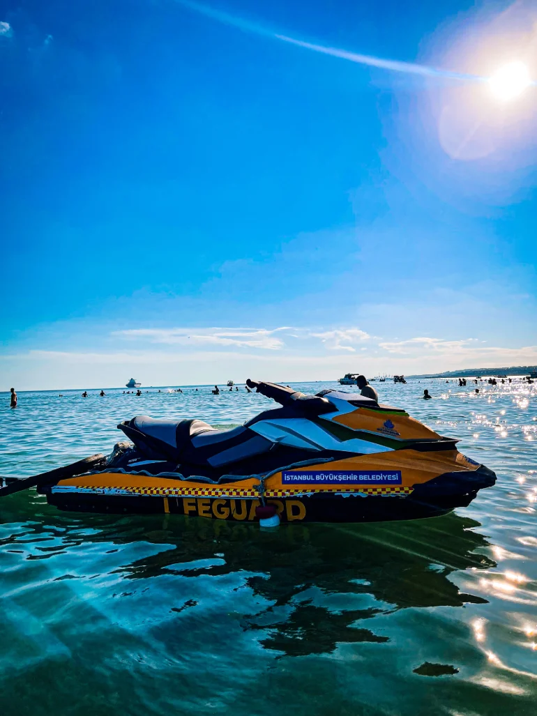 Istanbul's Floria Coast; Surprising Sunshine Sunshine 18 Boating
