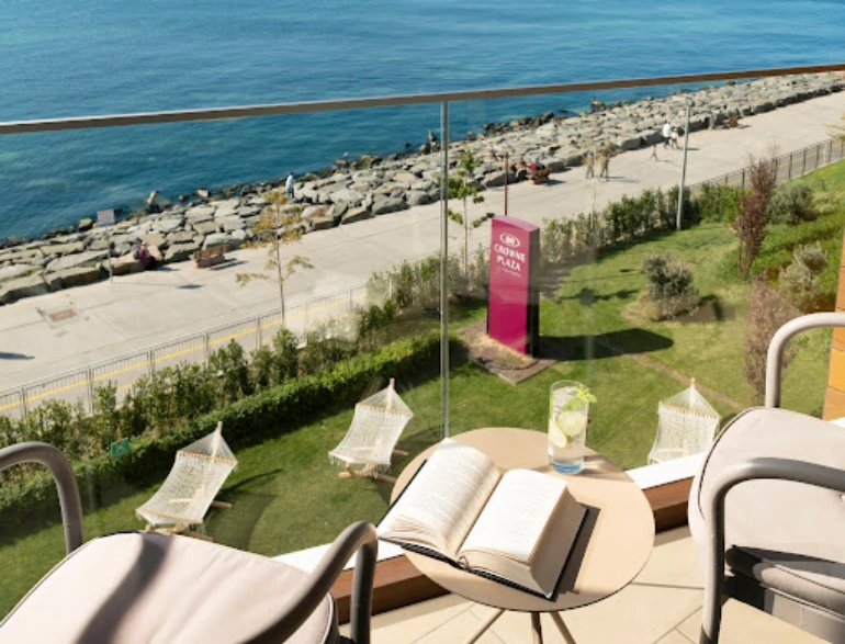 Istanbul's Floria Coast; Surprising Sunshine 20 Istanbul Floria Beach facilities