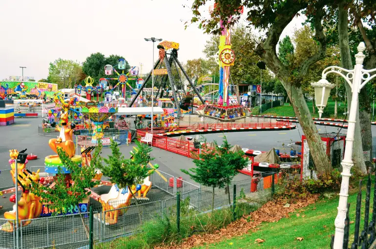 Istanbul's Floria Coast; Sunshine Sunshine 22 Floria Luna Park