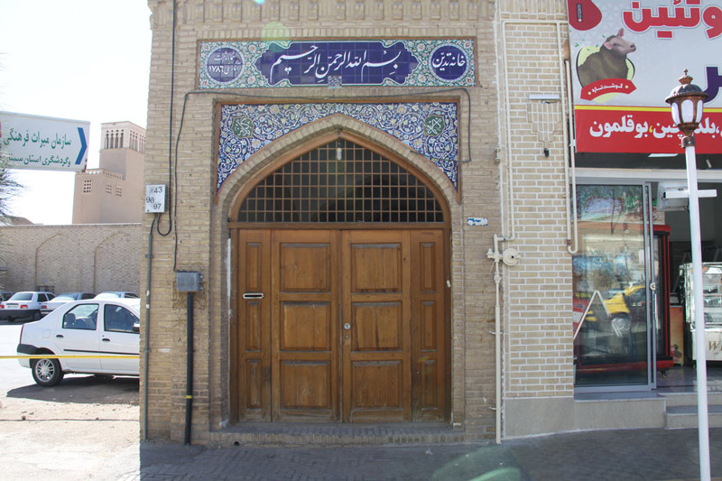 The erance door of Tadin's house; Source: Arya Heritage; Photographer: Ehsan Varamini