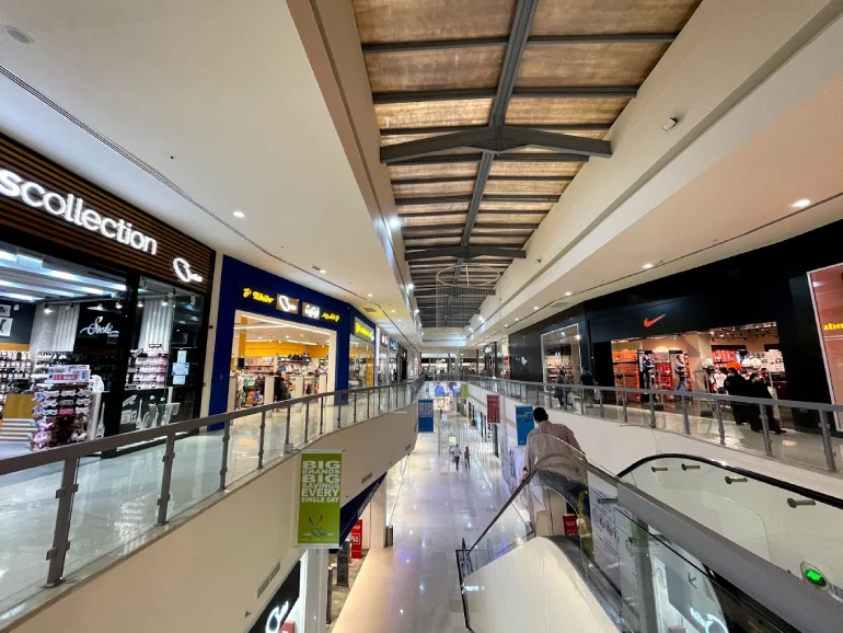 Shopping in August Mal Dubai