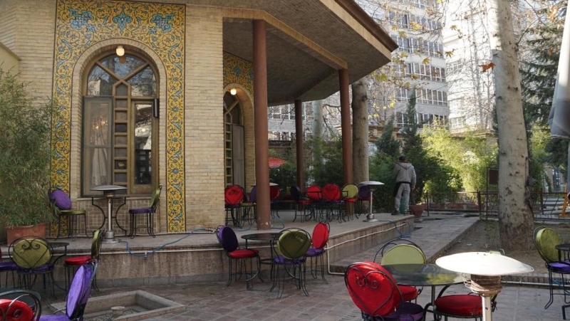 Open space of tea cafe; Photo Source: Shikwatch.dostblog.ir. Photographer: Unknown