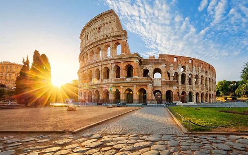 Colosseum Italy, Photo Source: Italiandualcitizenship.net, Photographer: Unknown 