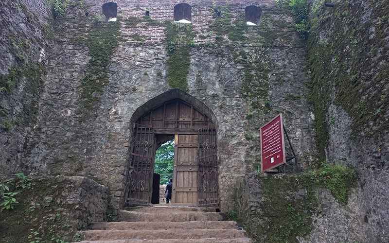 At the erance of Rudkhan Castle, Photo Source: Google Map, Photographer: Mojtaba Zali