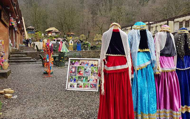 Local Dresses of Castle River Bazaar, Photo Source: Google Map, Photographer: Arash Seyedzadeh