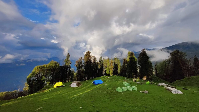 Enjoy the scenery around the lake