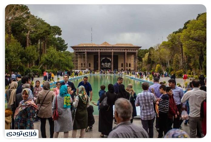 The best time to travel to Isfahan in terms of tourist congestion
