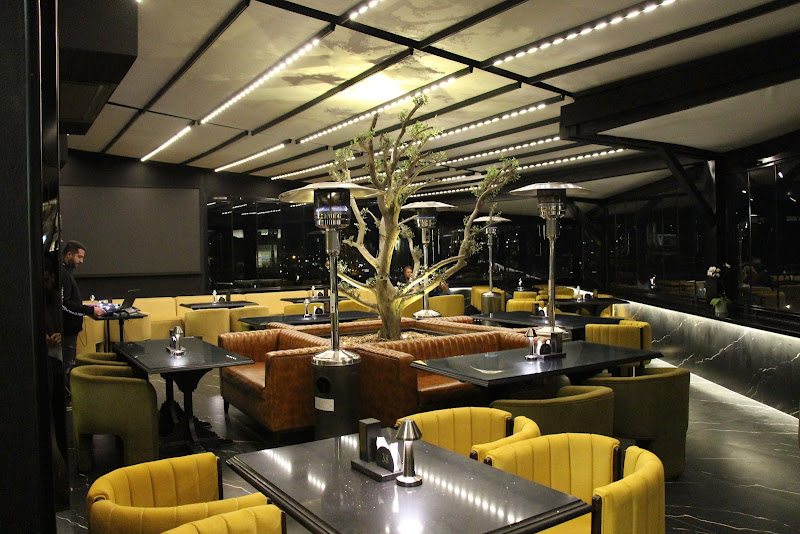 Ruff Garden Café Amaia Restaura at night. Source: Google Map; Photographer: Kenara