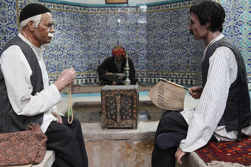 Two sculptures in the conversation in Ganjali Khan Kerman bath; Photographer: Mohammad Shojaee