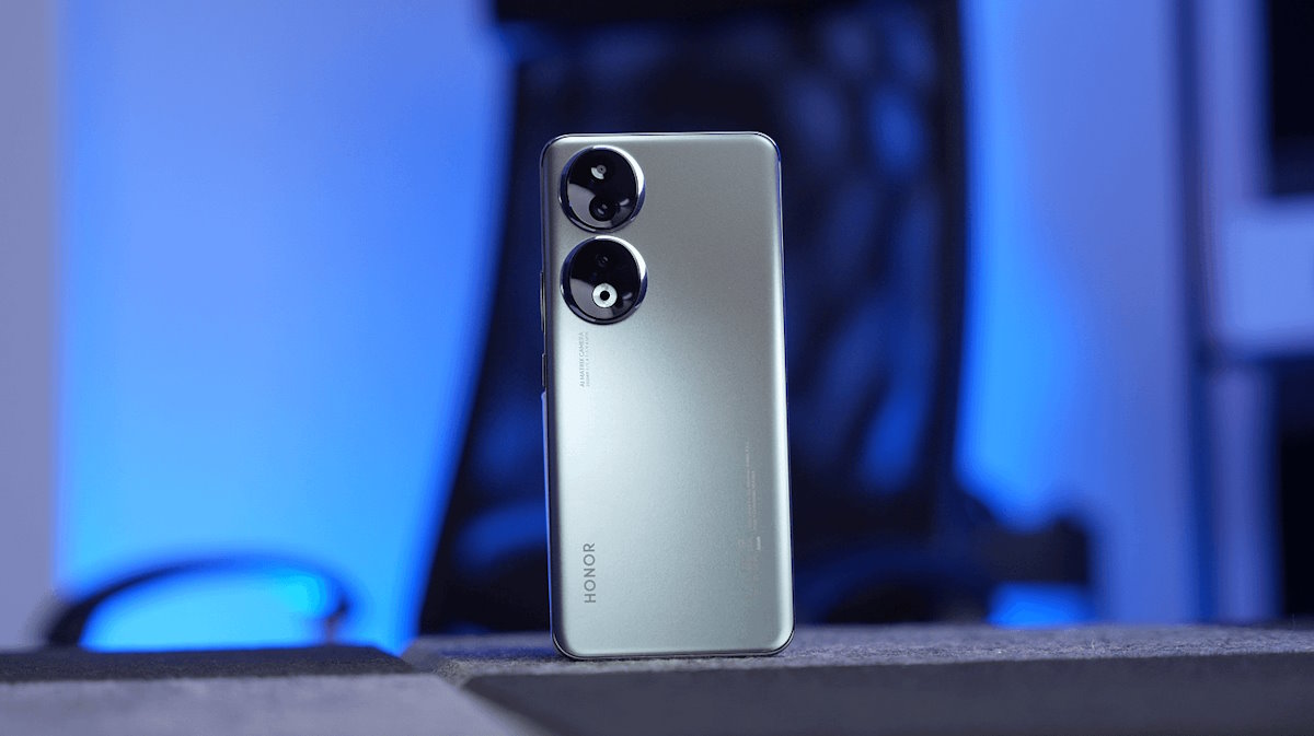591d1e17-3cb9-49e6-AA2F-51492e914c94 Best phone up to 1 million USD - Takfahan