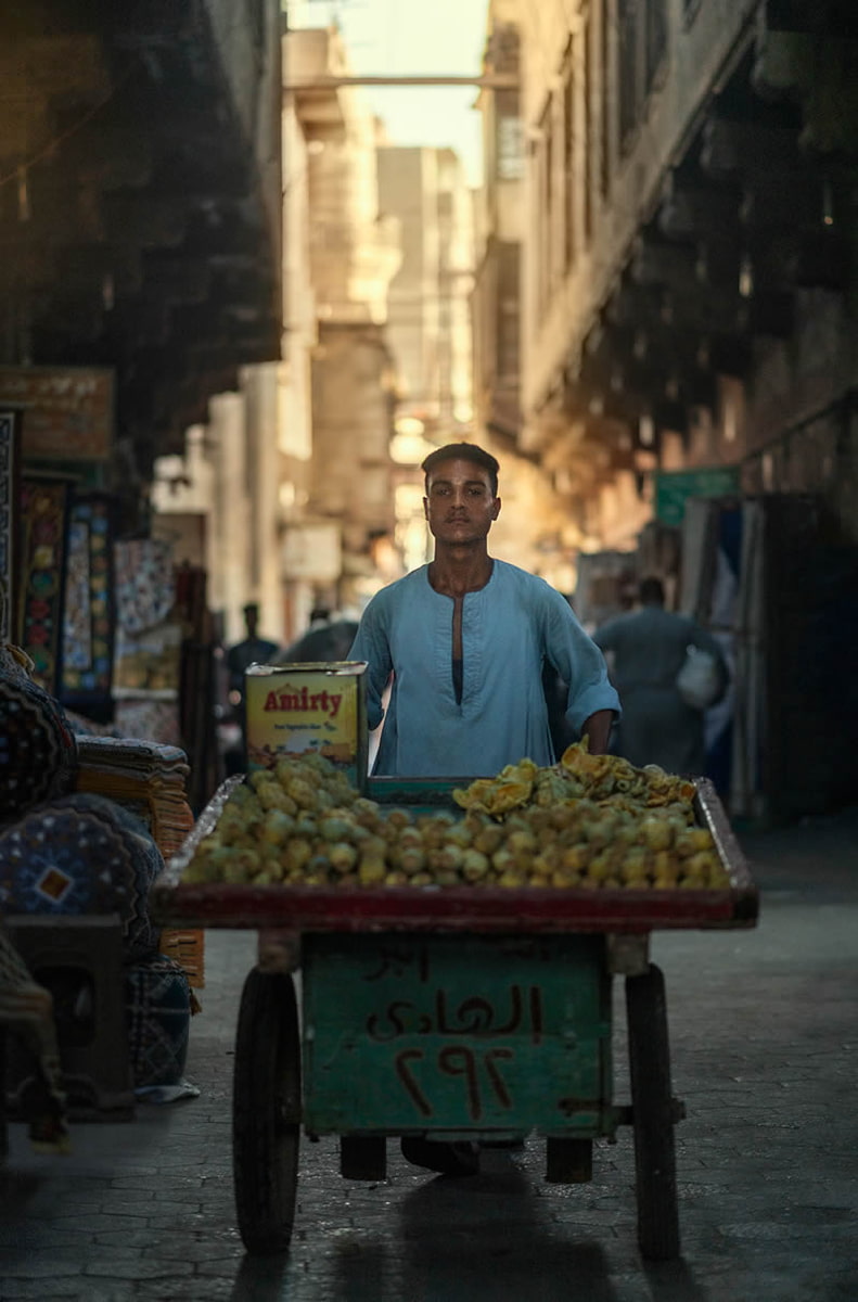 Round seller with a trolley on the streets of Cairo