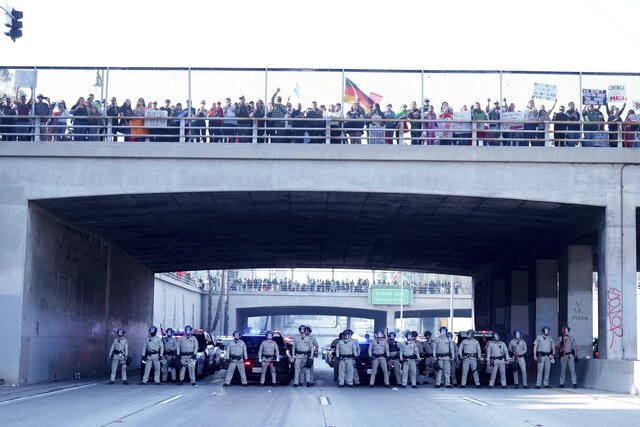 Widespread march of protesters in the US against the dismissal of immigrants