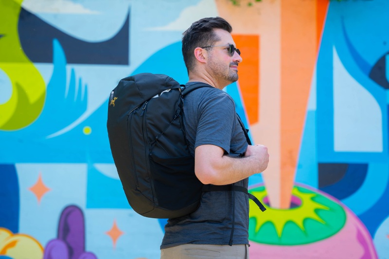 The backpack of the arcx brand with multiple compartmes. Source: Packhacker.com website; Photographer: Unknown